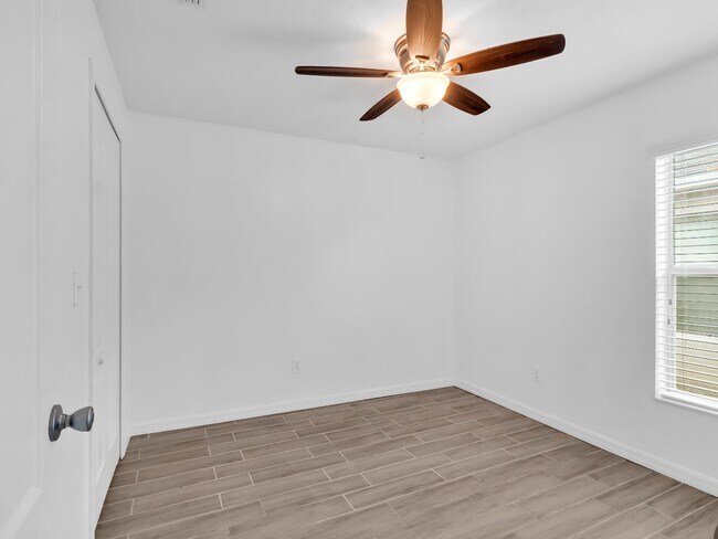 Building Photo - 1909 Hawks View Dr