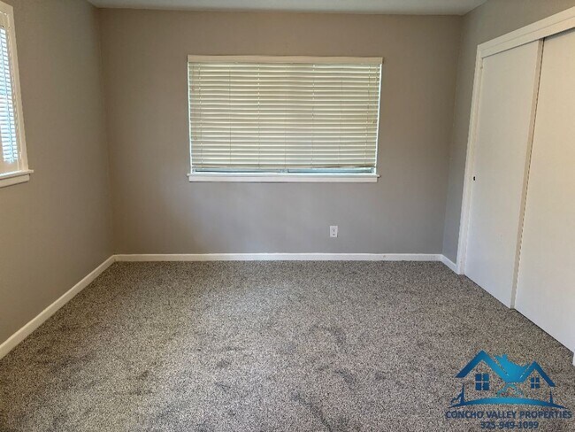 Building Photo - 2661 Oxford Ave