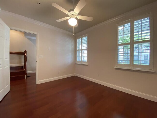 Building Photo - 4570 Virginia Dr