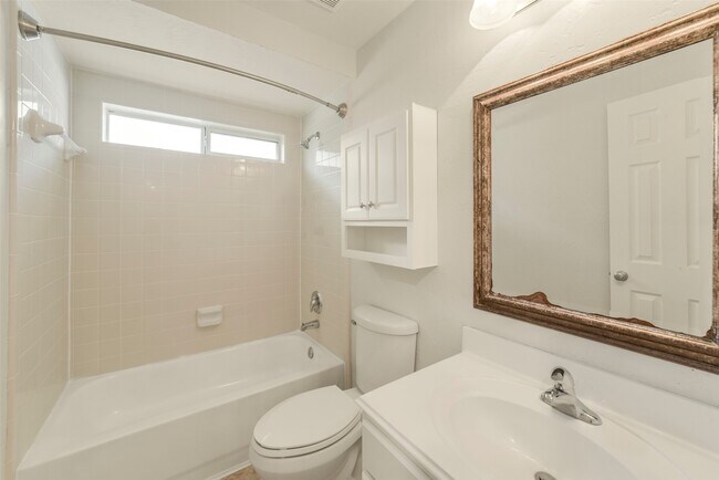 Building Photo - 2414 Falcon Knoll Ln
