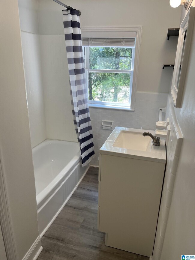 Building Photo - 3637 Elmore Dr