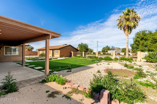 Building Photo - 8812 W Pinnacle Peak Rd