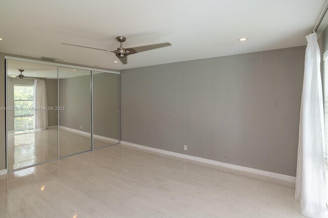 Building Photo - 76 Isle of Venice Dr