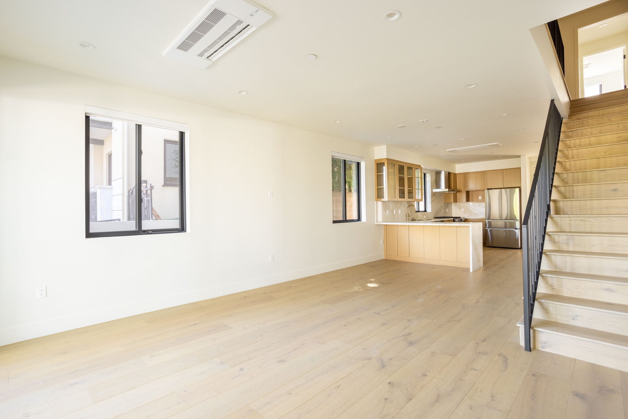 Building Photo - 456 N Poinsettia Pl