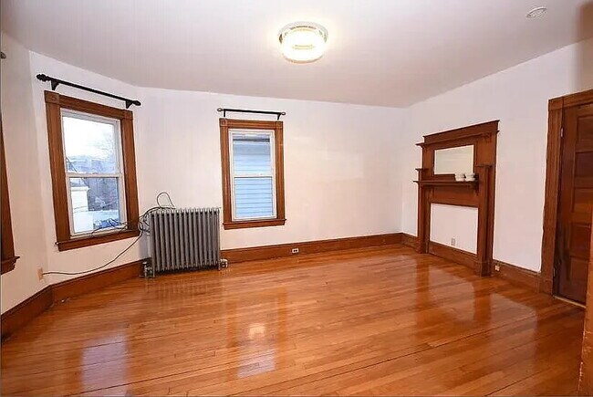 Building Photo - Apartment Available for Rent in Dorchester, MA