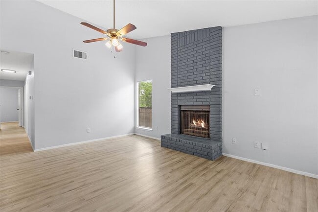 Building Photo - 618 Rollingway Dr