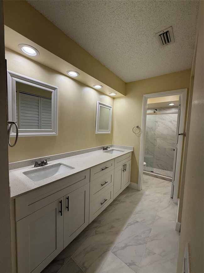 Building Photo - 14925 SW 48th Terrace