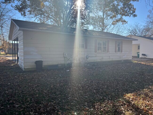 back of house - 902 W Saint Francis St