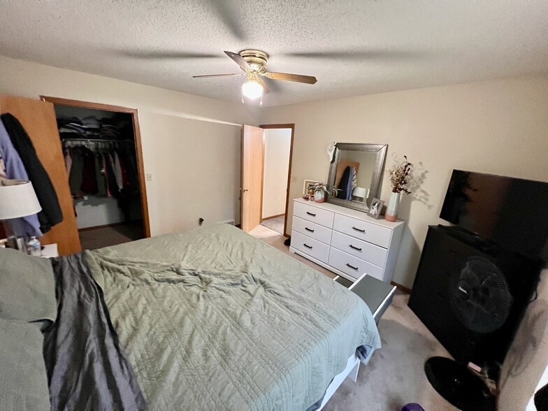 Building Photo - 2209 Melanie Ln