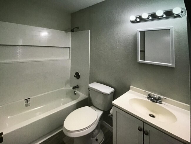 Building Photo - 738 NW 36th St