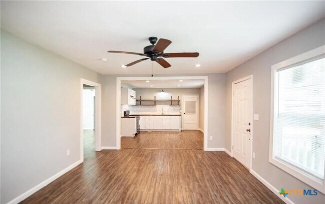 Building Photo - 2003 Woodlawn St