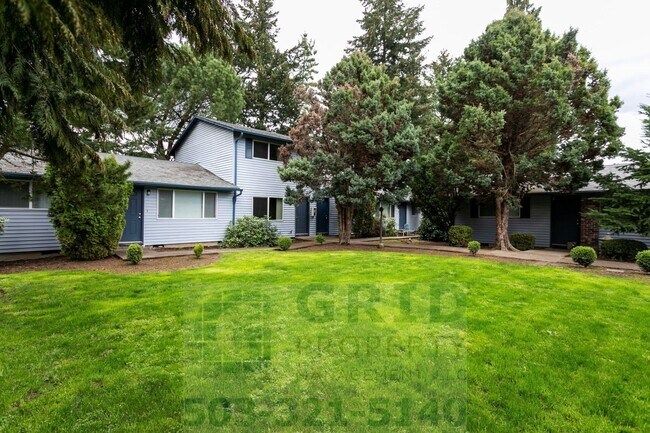 Building Photo - Two Bedroom Apartment Available - Private Yard Space - $500 MOVE IN SPECIAL!