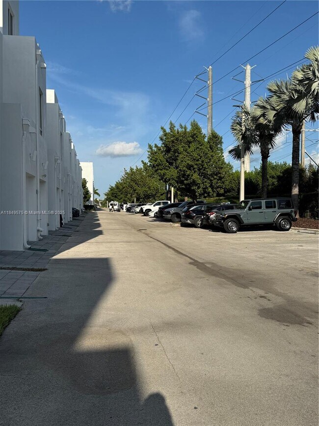 Building Photo - 10260 NW 63rd Terrace