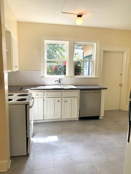 Building Photo - 4207 N Albina Ave