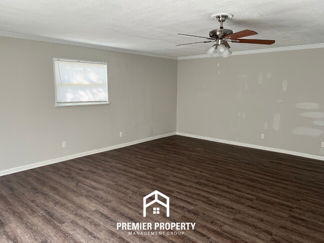 Building Photo - 2322 Rodgers Dr NE