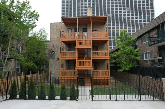 Building Photo - 4338 N Clarendon Ave
