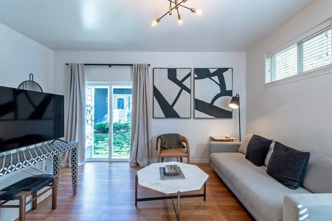 Building Photo - Fully Furnished 2 BR Townhouse in Driggs with Attached Garage