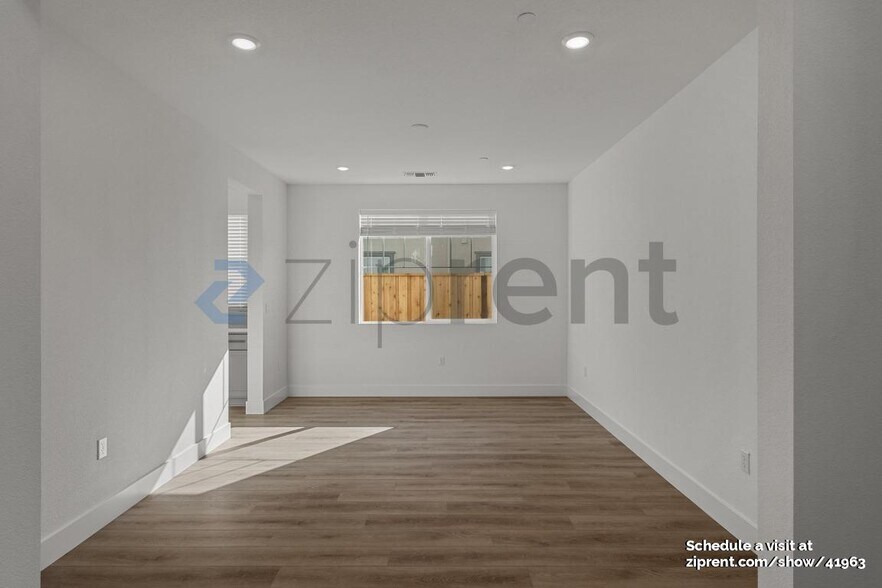 Building Photo - 7813 Lamplight Ct