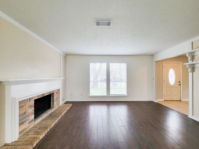 Building Photo - 12010 Roan Dr