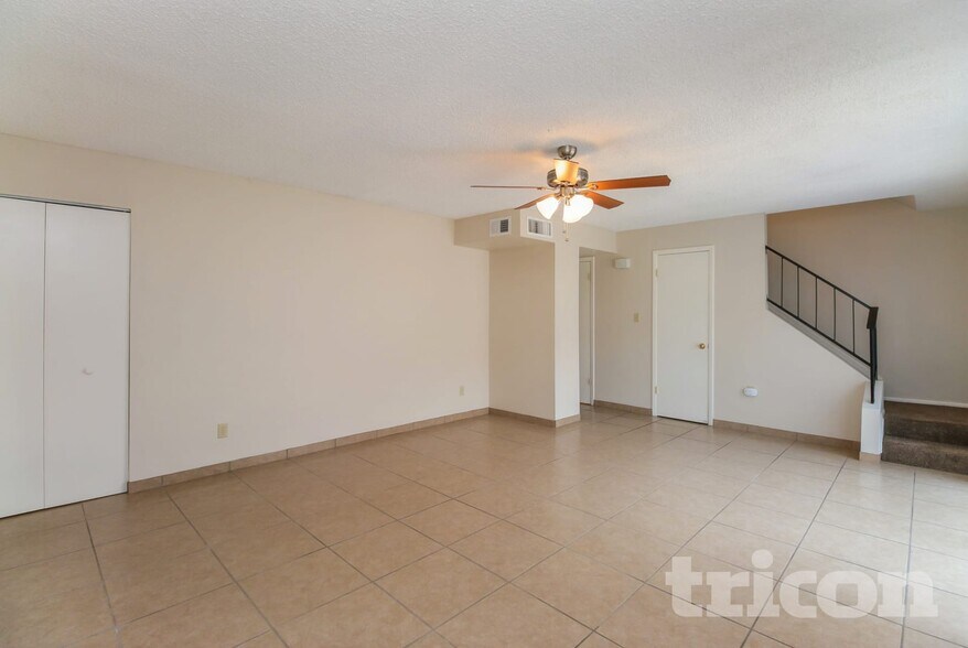 Building Photo - 5025 S Mill Ave