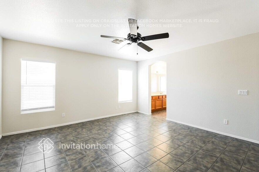 Building Photo - 2237 E Aire Libre Ave
