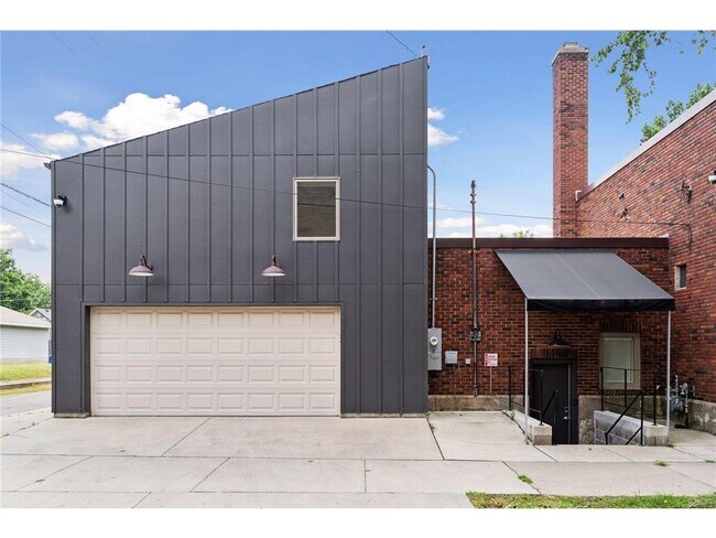 Building Photo - 1290 Snelling Ave N