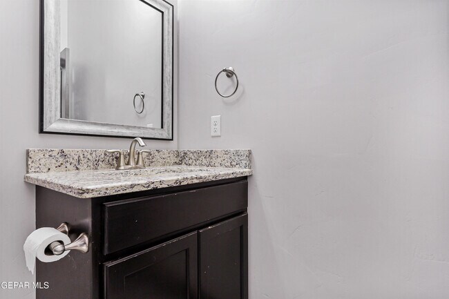 Building Photo - 12744 Midland Ct