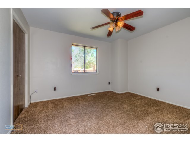 Building Photo - 4 bedroom Solid Brick Ranch in NW Longmont!
