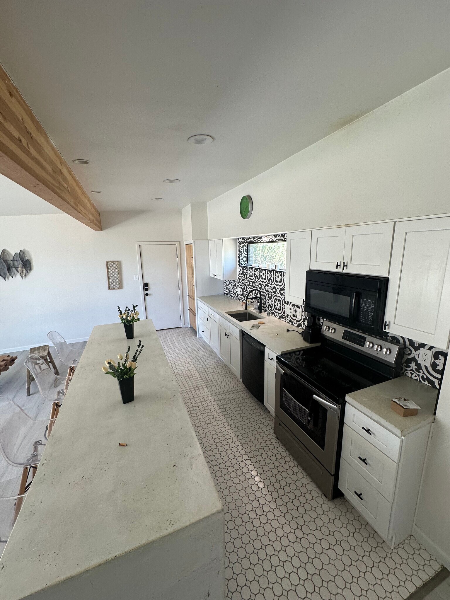 Building Photo - 2210 Santa Clara Dr