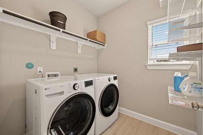 Building Photo - 3223 Cedar Dawn Ln