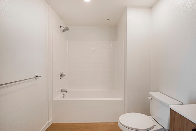 Building Photo - 856 S Gramercy Dr