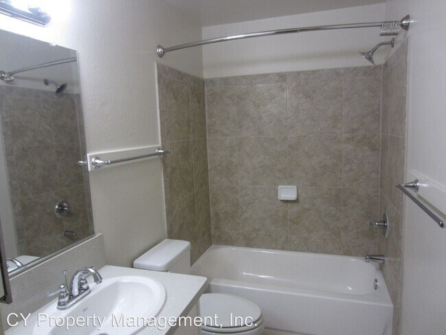 Building Photo - 436 Oak St