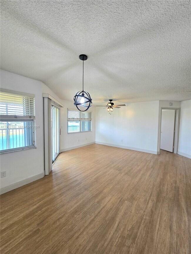 Building Photo - 2510 SE 19th Pl