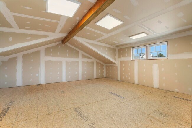 Building Photo - 16 Shoreline Dr