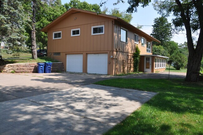 Southwest view - 1111 Forest St