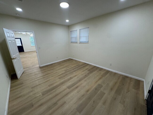 Building Photo - 2554 Selman Ave