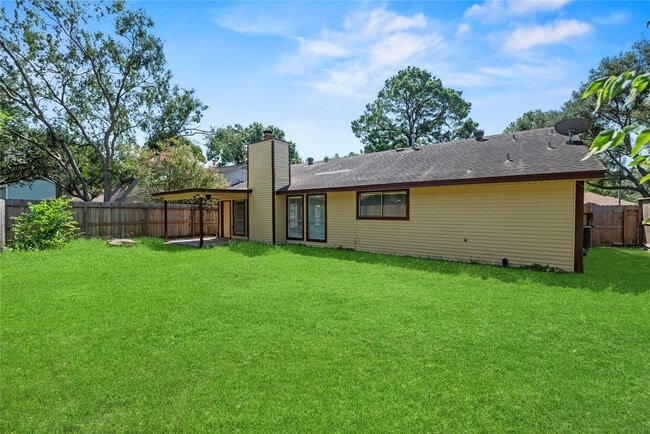 Building Photo - 15362 Meadow Village Dr