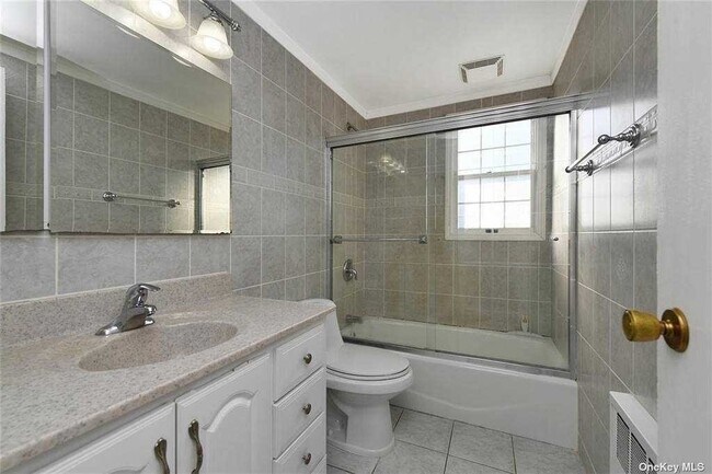 Building Photo - 17 Florence Ave