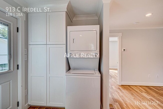 Building Photo - 913 Iredell St