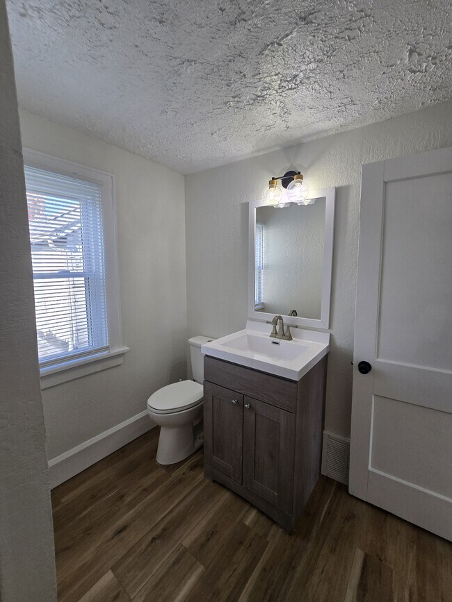 Building Photo - 2108 3rd St SE