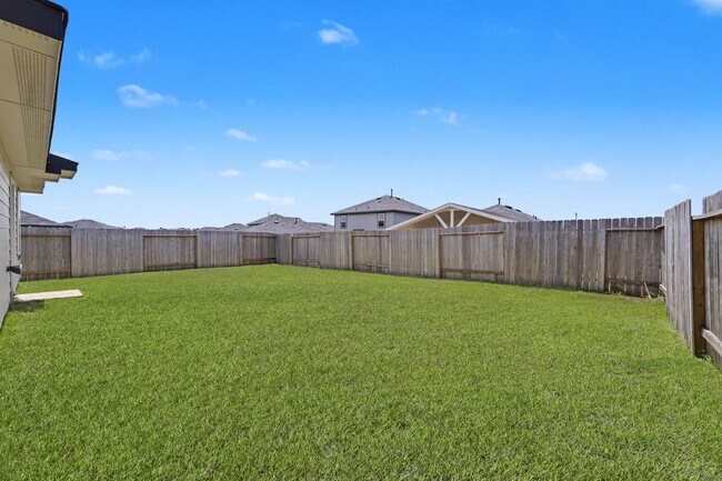 Building Photo - 40839 Hawthorne Glades St