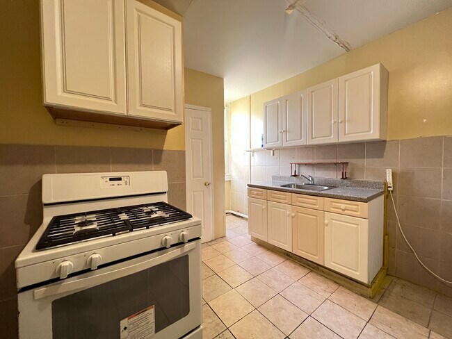 49 St Paul’s Ave 2L - 46 Saint Pauls Ave
