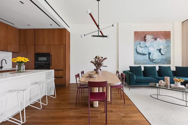 Building Photo - 570 Broome St