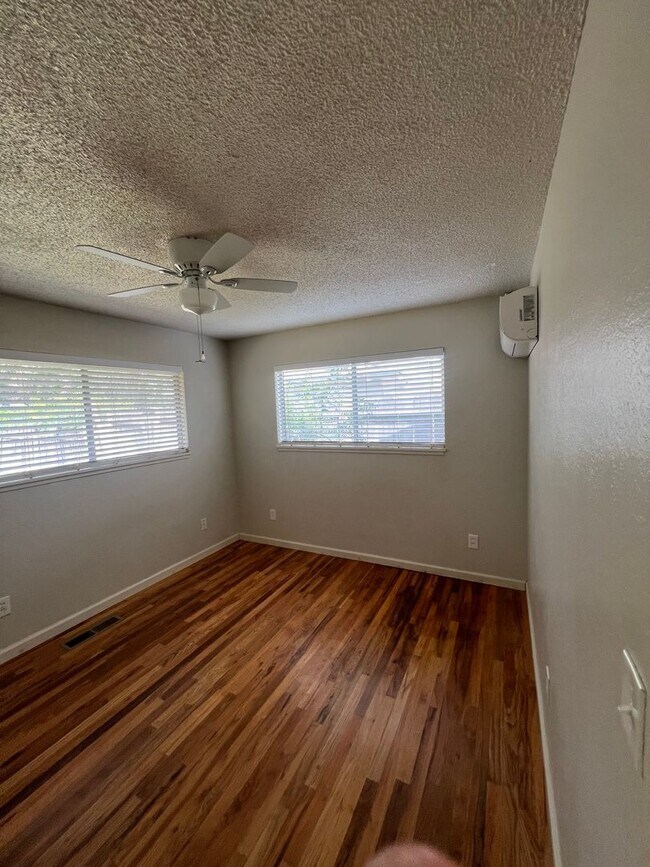 Building Photo - Durham 3 bedroom 2 bath Home, MOVE IN SPEC...