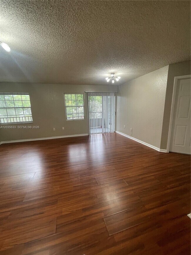 Building Photo - 2811 N Oakland Forest Dr