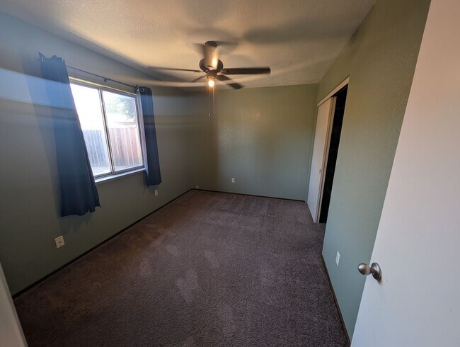 Building Photo - 3 Bedroom House in the Pernie Trail Park N...
