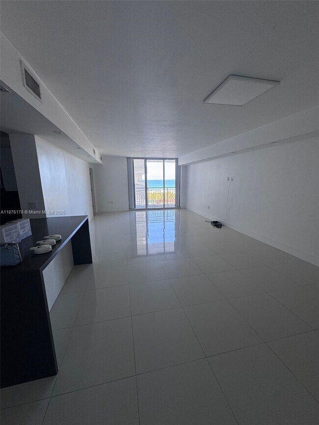 Building Photo - 5825 Collins Ave