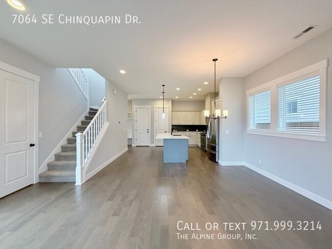 Building Photo - 7064 SE Chinquapin Dr