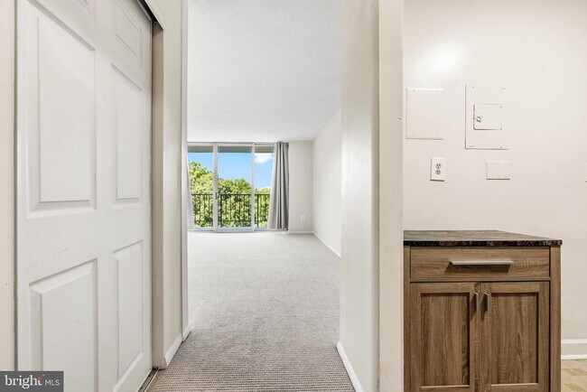 Building Photo - 2059 Huntington Ave