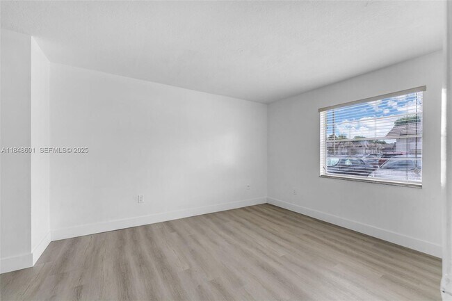 Building Photo - 6911 SW 129th Ave